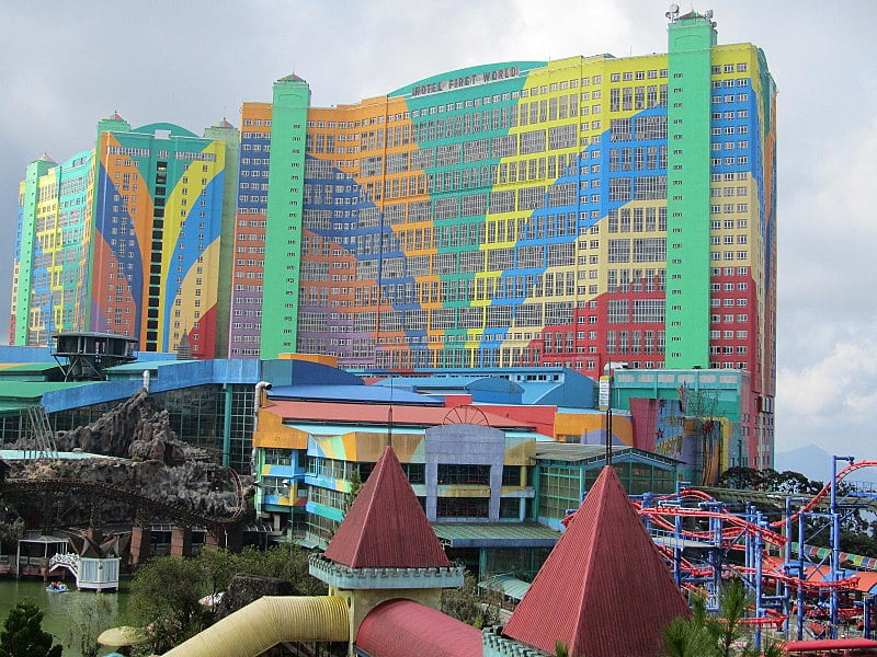 First World Hotel & Plaza is largest hotel in the world