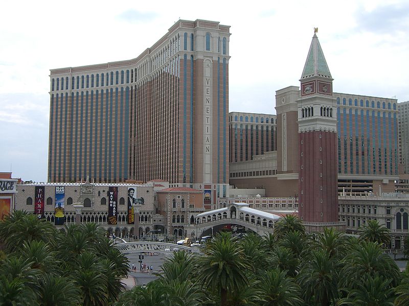 MGM Grand & The Signature 2nd biggest hotel in the world
