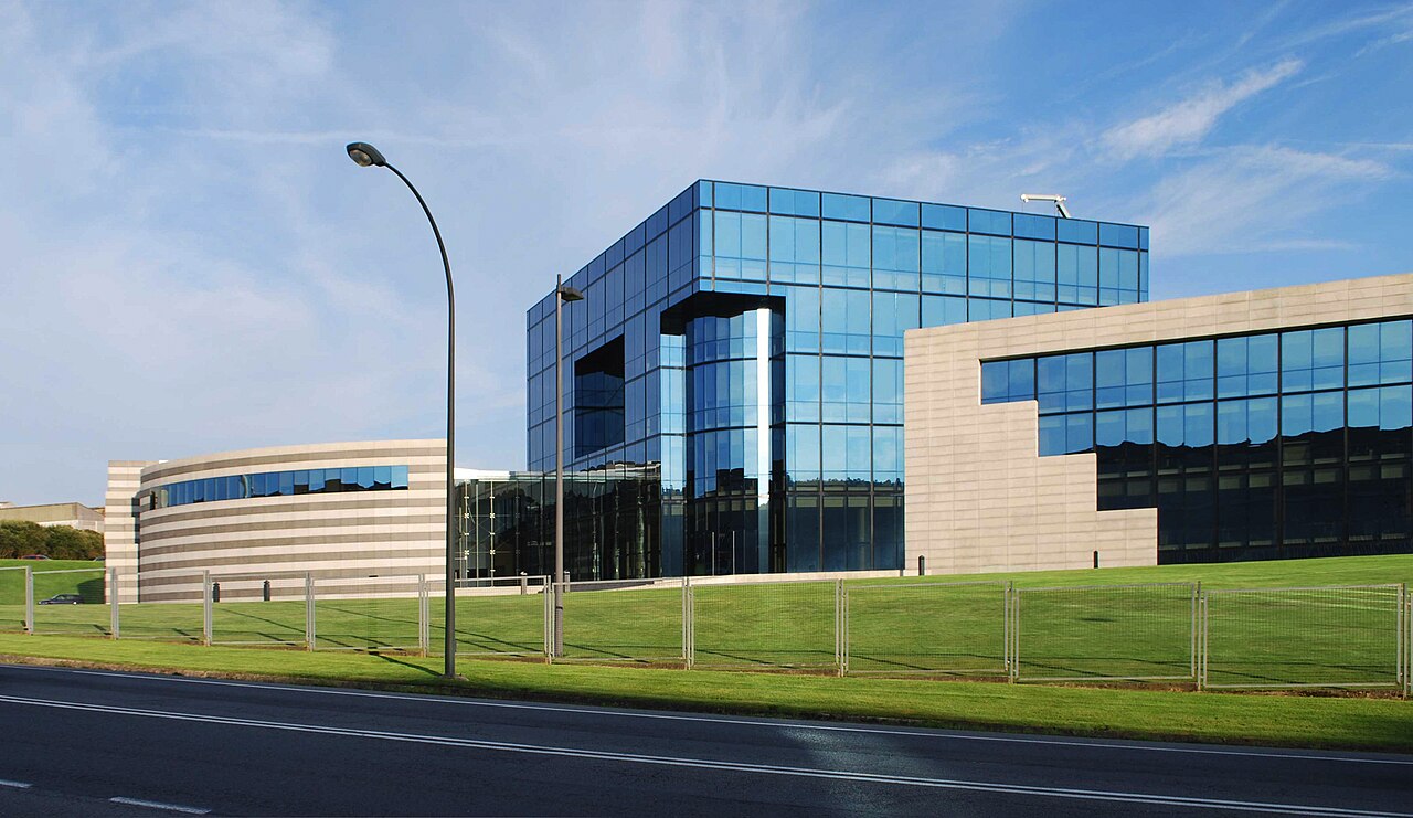 Inditex (~US$ 159.2 billion)