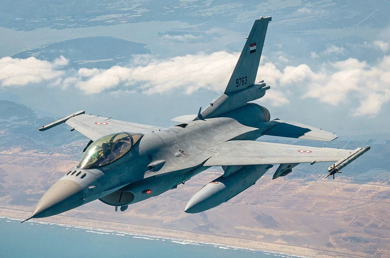 Top 10 Largest Air Forces by Aircraft in 2025 - Ranking 3 Egyptian Air Force F-16 fighter jet over desert terrain