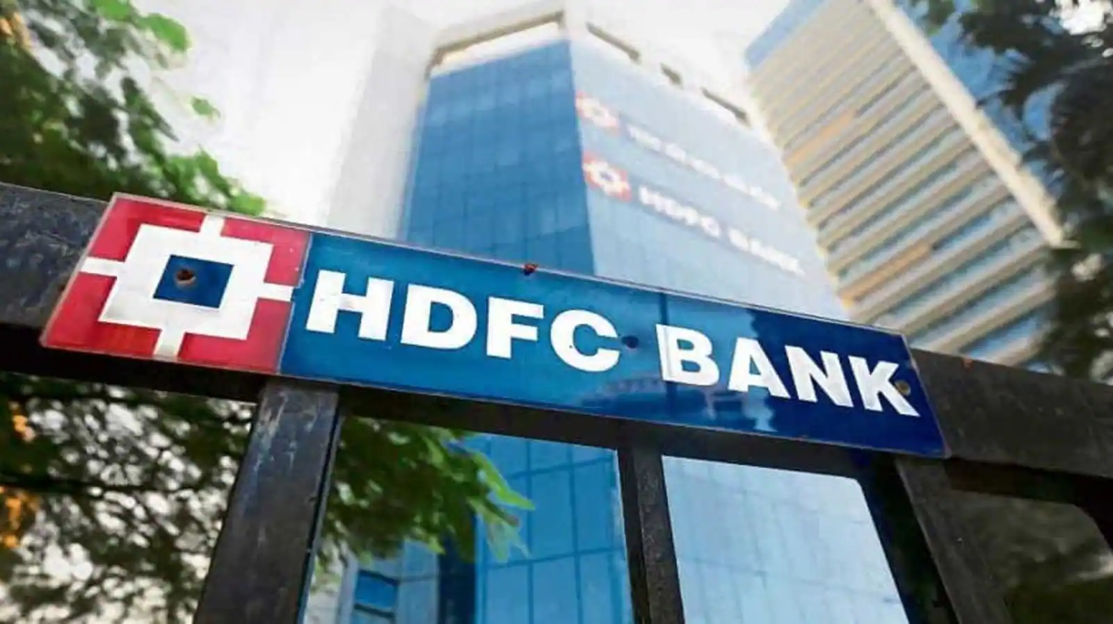 HDFC Bank top 10 largest banks by market cap 