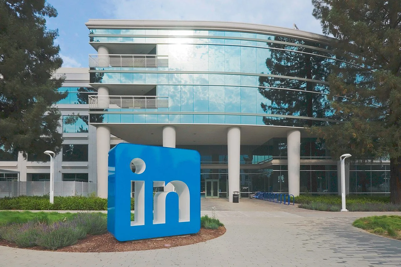 LinkedIn best job search website in the world