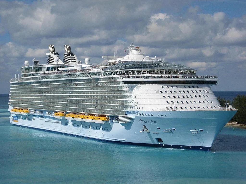 Top 10 Biggest Ships In The World 2025 8 Oasis of the Seas