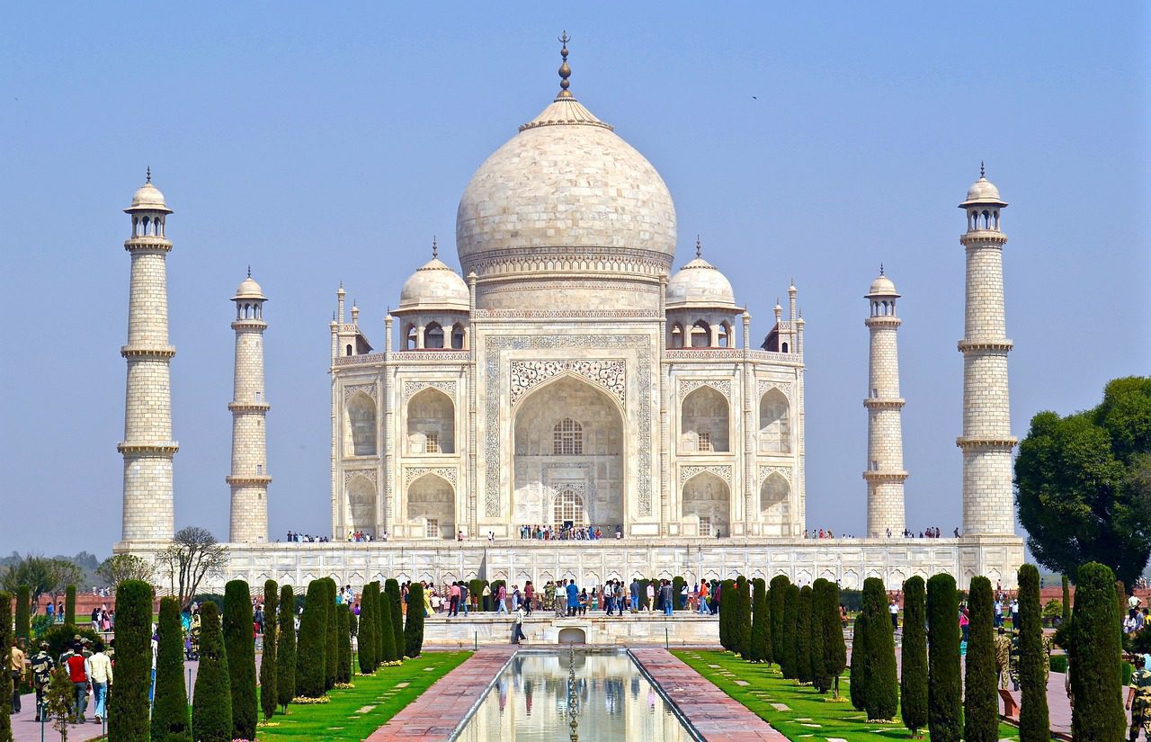 the taj mahal one of the most beautiful palaces in the world