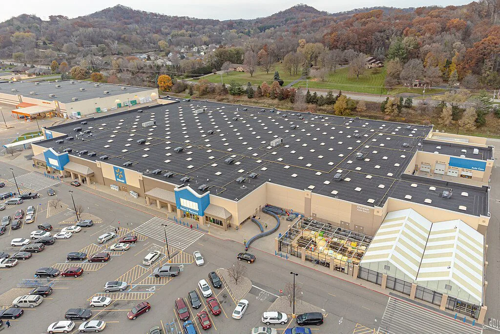 Top 10 Largest Companies by Employees in the World 11 Walmart one of the top 10 Biggest companies in the world by employees